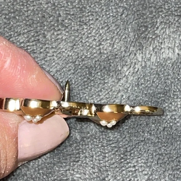 Preloved Chanel Coco brooch I love CoCo long oearl pink heart with stamp on back - Picture 6 of 6